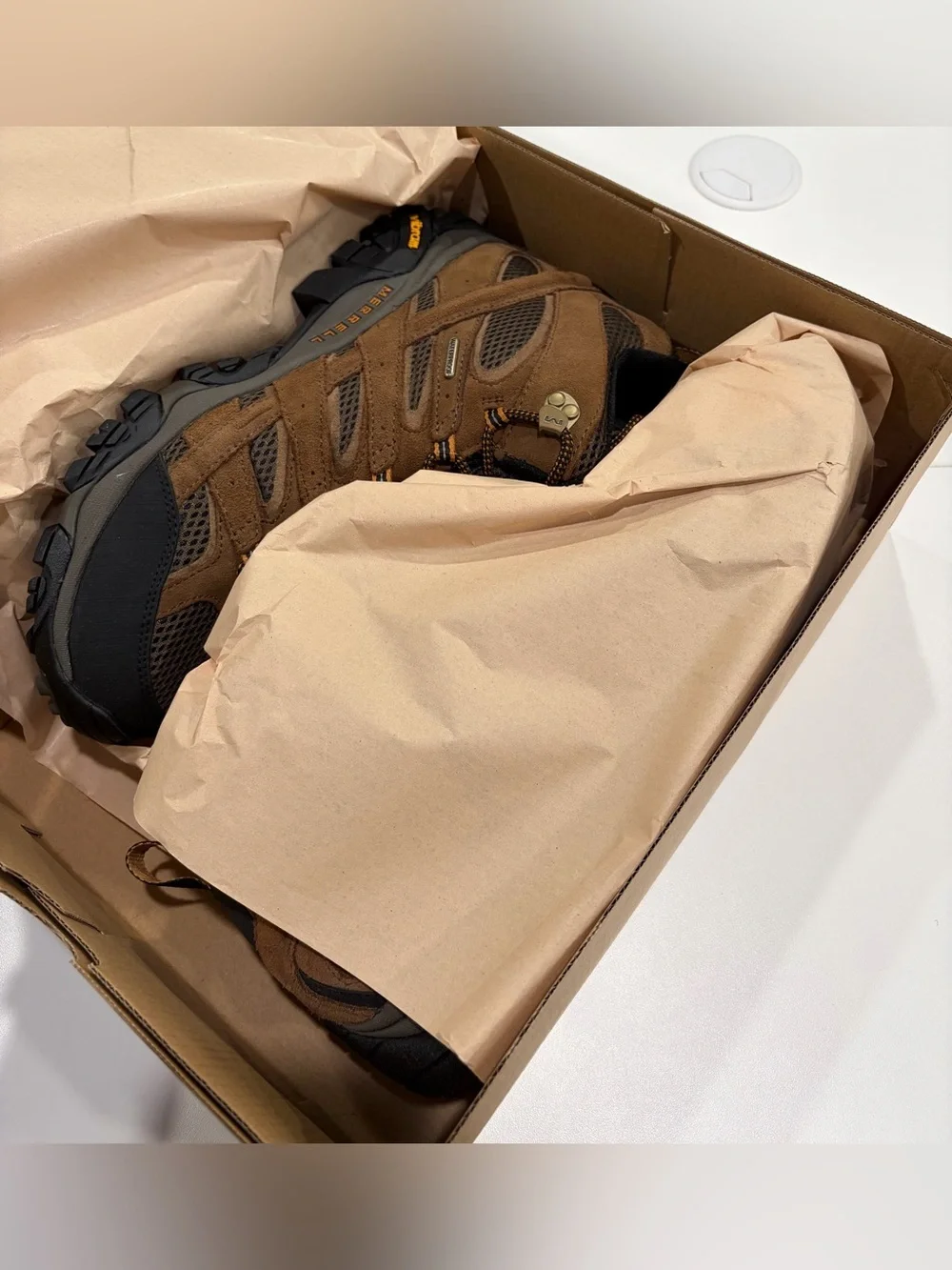 Merrell Men's Size 11.5 Moab 2 Mid Waterproof Hiking Boots Brown Earth NWT